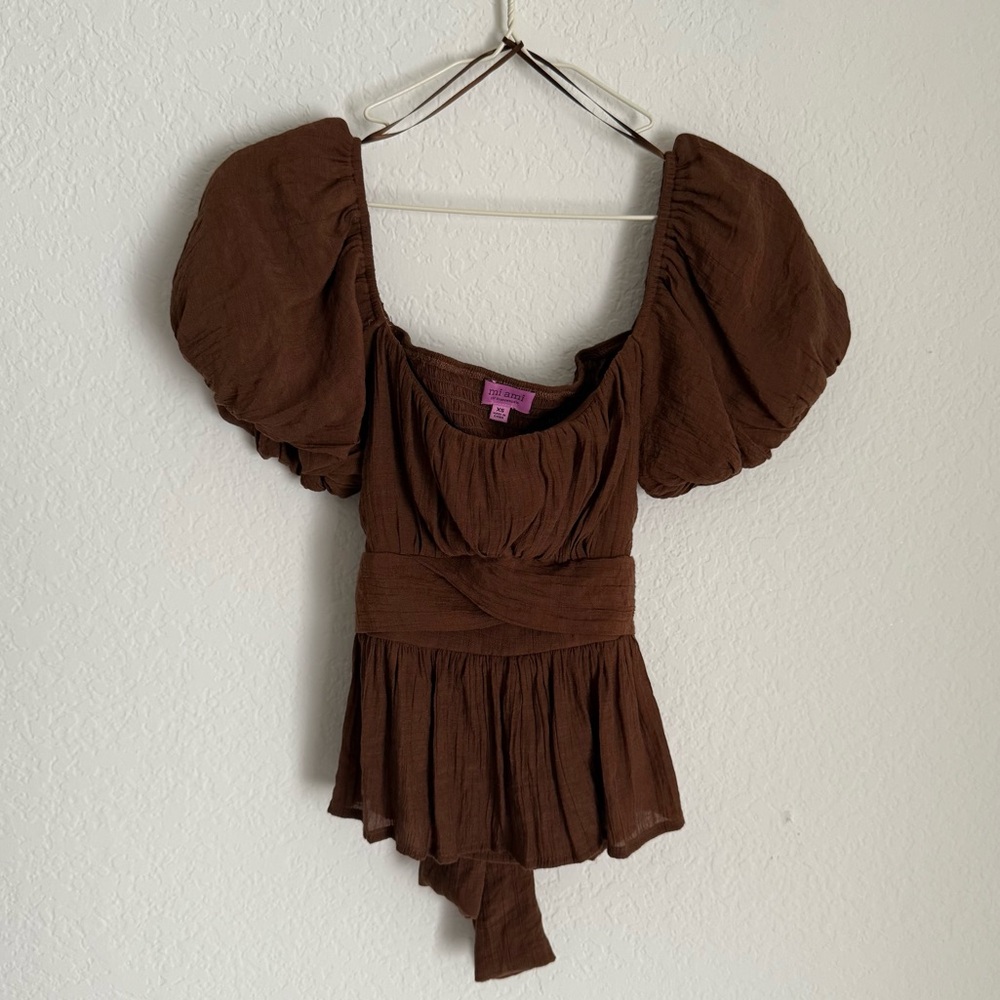 NWOT! Francesca's Collections Brown Puff Sleeve Top